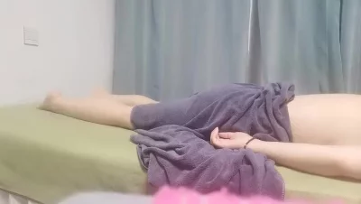 32岁的少妇第二次来按摩 一碰就叫床 干就完事了