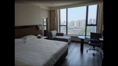 畅游西子湖畔后在杭城酒店开房打卡
