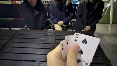 高学历大学生重回大学时期，三男三女抽牌玩换妻，学历越高玩的越花