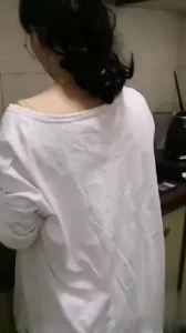 麻麻做饭时被狗儿摸奶摸屁股后直接后入肥臀强装镇