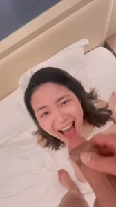 极品母狗背着男友偷情开心到浪笑（进群有偿约炮）
